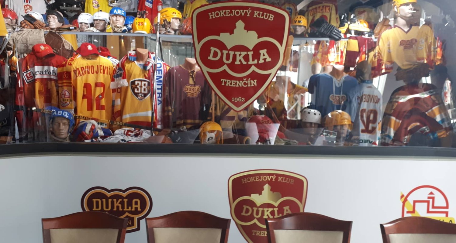 Dukla predstavila káder i nové dresy, otvorilo sa Hokejové múzeum v Trenčíne