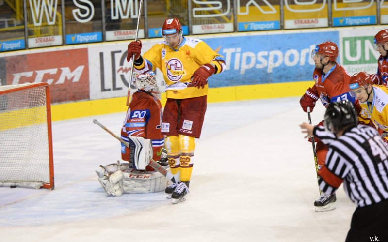 Dukla rozstrieľala Mikuláš, Ölvecký s tromi bodmi
