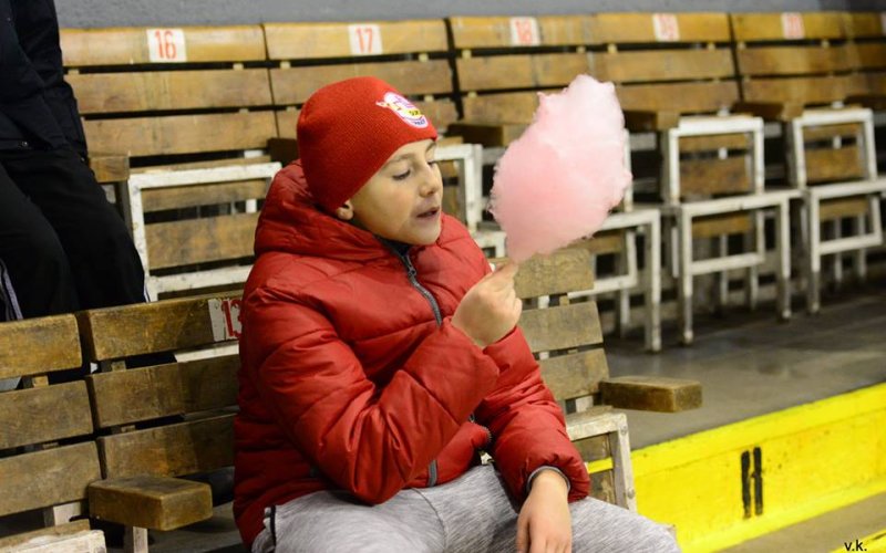 Hokejisti získali sladké body, deti sladkú pochúťku, navyše je možnosť vyhrať aj dres