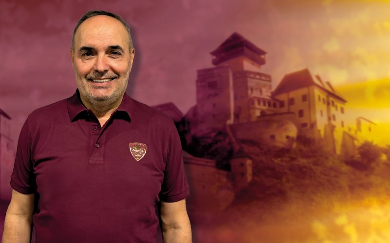 HLAVNÝM TRÉNEROM V SEZÓNE 2024/2025 BUDE ERNEST BOKROŠ